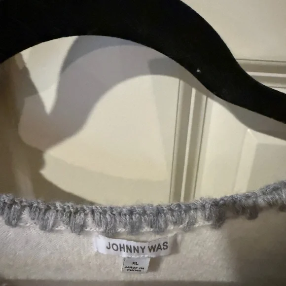 Johnny Was Cream V-Neck Whipstitch Cashmere Sweater with Blue and Red Embroidery - Picture 2 of 9